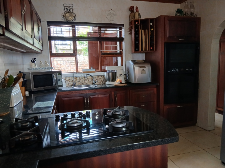 3 Bedroom Property for Sale in Wavecrest Eastern Cape
